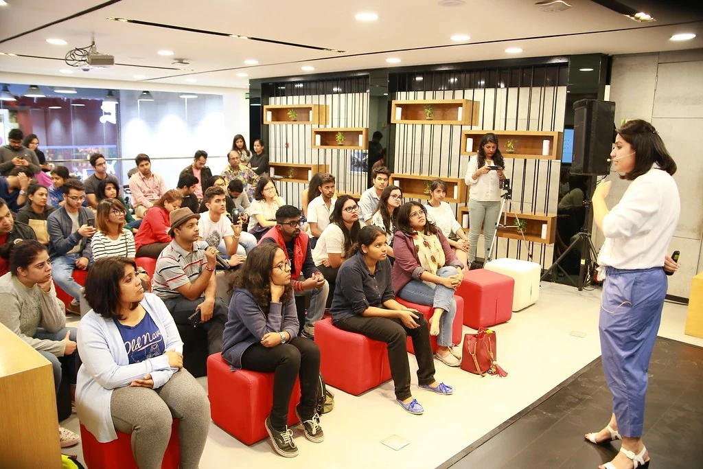 Salon #11 event photograph 1.